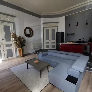 Au Palais, Dort Appartement